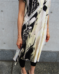 007　V-NECKLINE TRAPEZE DRESS