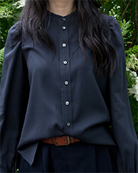 044　BAND COLLAR SHIRT GATHERD ON FRONT SHOULDERS 