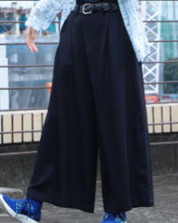 055　 ASYMMETRICAL PLEAT WIDE PANTS