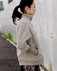 070　 ZIP UP FRONT BOUCLE KNIT JUMPER 